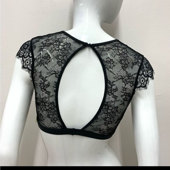 Sam Edelman cropped Lace Top with built-in Bra in Black lace and back keyhole - Picture 6 of 6